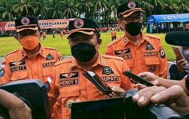 Bupati Jember Hendy Siswanto saat menghadiri apel kebencanaan di Alun-alun Kota Jember/RMOLJatim