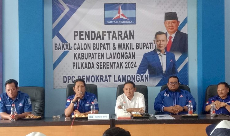 Bupati Lamongan, Yuhronur Effendi saat mendaftar di DPC Demokrat Lamongan/Ist