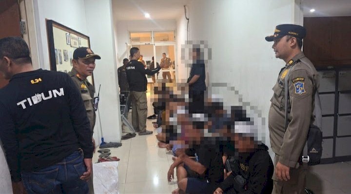 Teks foto: 38 orang diamankan Satpol PP Surabaya saat Pesta Miras/RMOLJatim